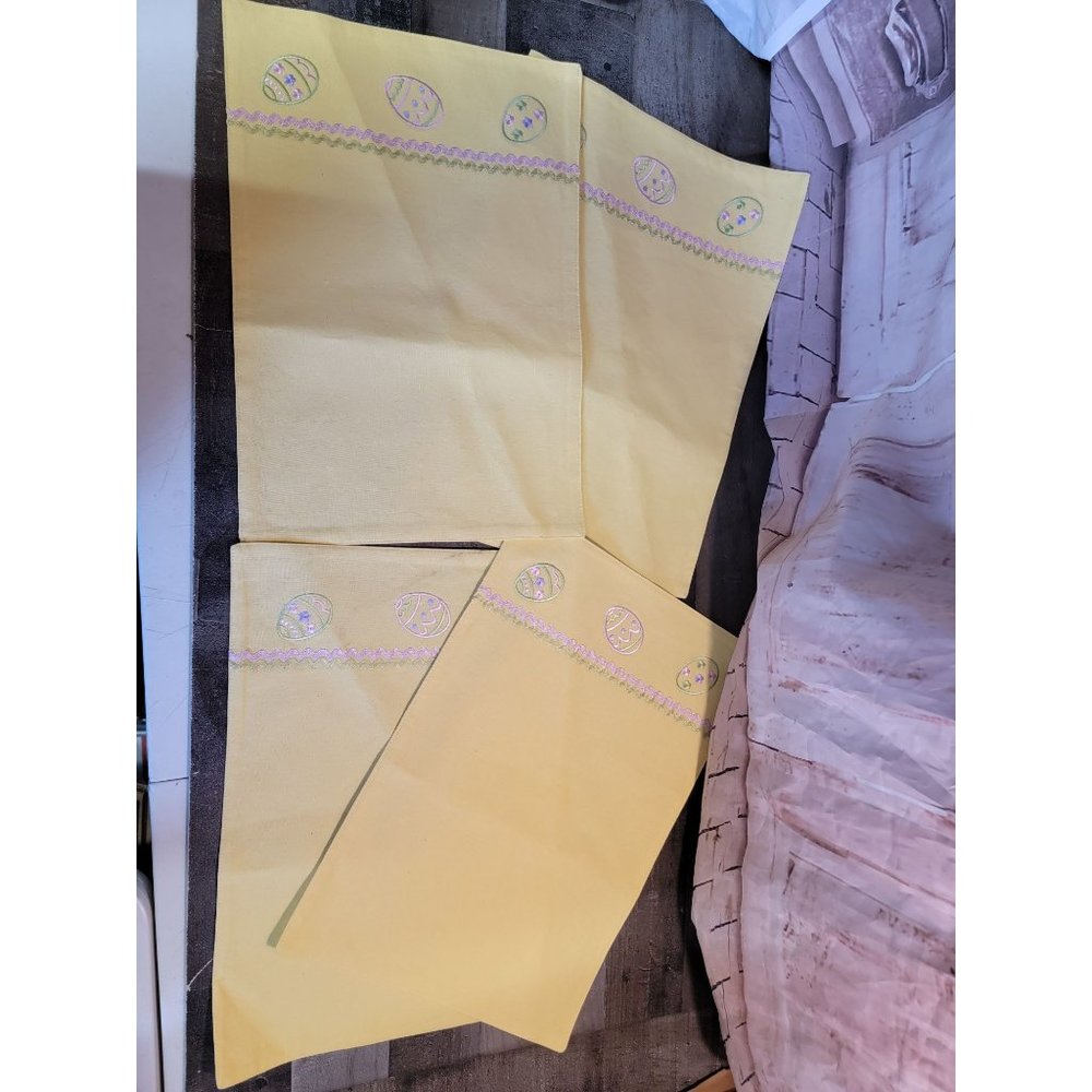 Yellow Easter egg place mats cloth decor‎ set